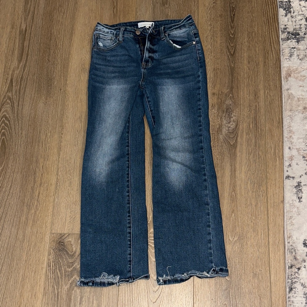 Stylish Frayed Hem Blue Cropped Jeans